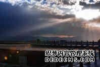 拨开云雾的太阳掉了下来,那云间的洞天已经截然不同